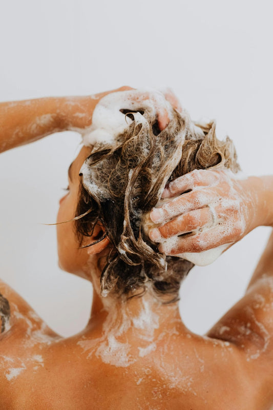 ❄️ Say Goodbye to Dandruff: The 2025 Way to a Cleaner, Healthier Scalp